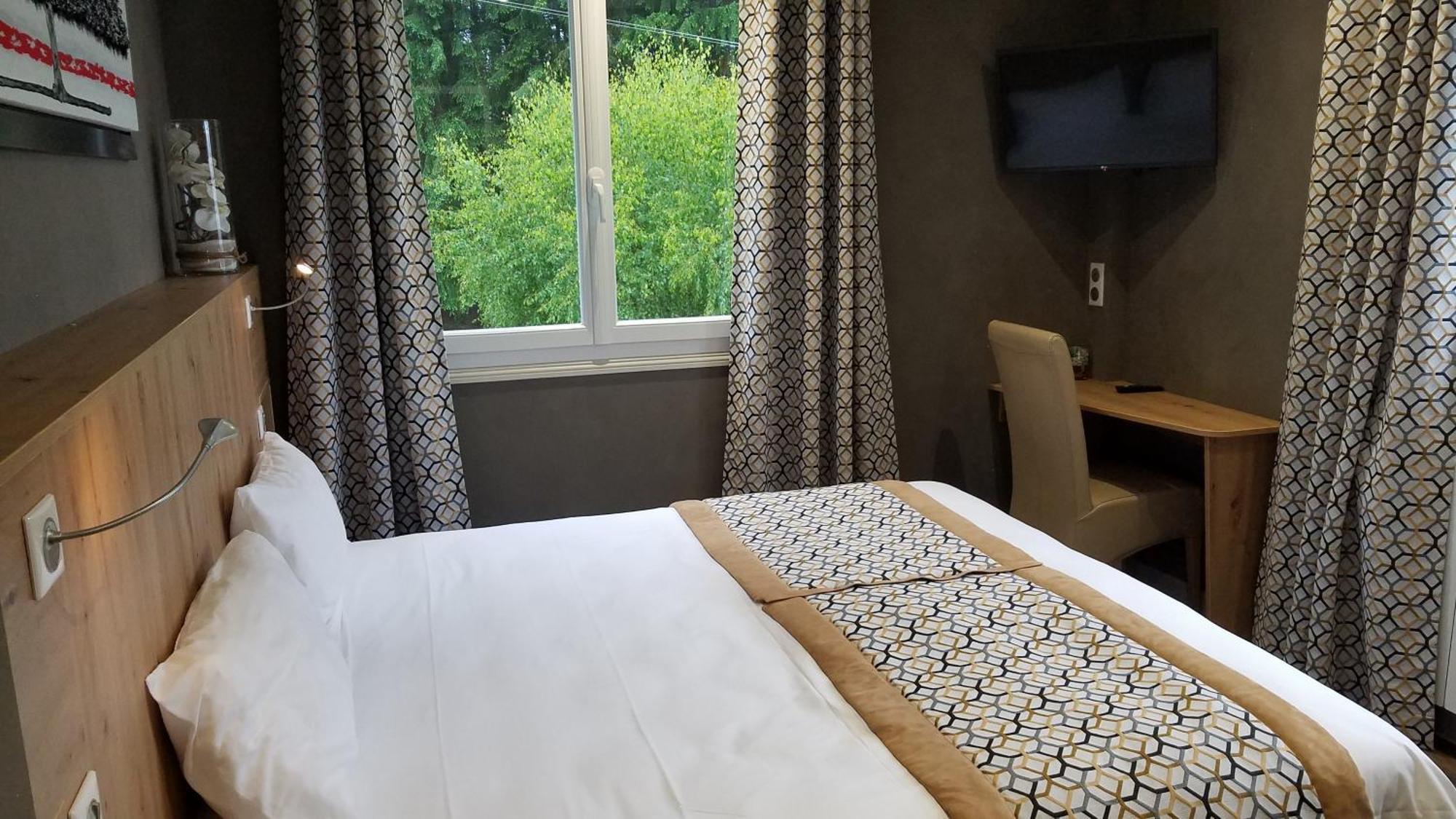 Logis Hotel Beau Site Loubaresse  Exteriör bild