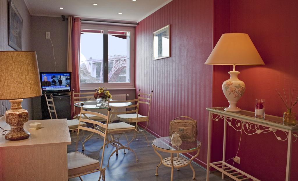 Logis Hotel Beau Site Loubaresse  Exteriör bild