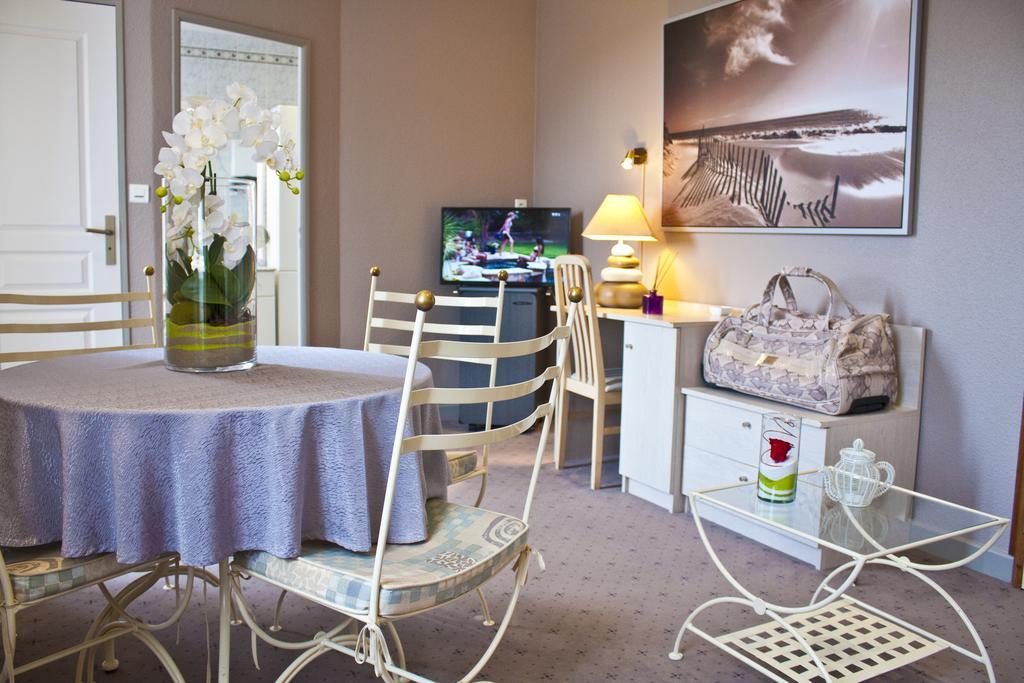 Logis Hotel Beau Site Loubaresse  Exteriör bild