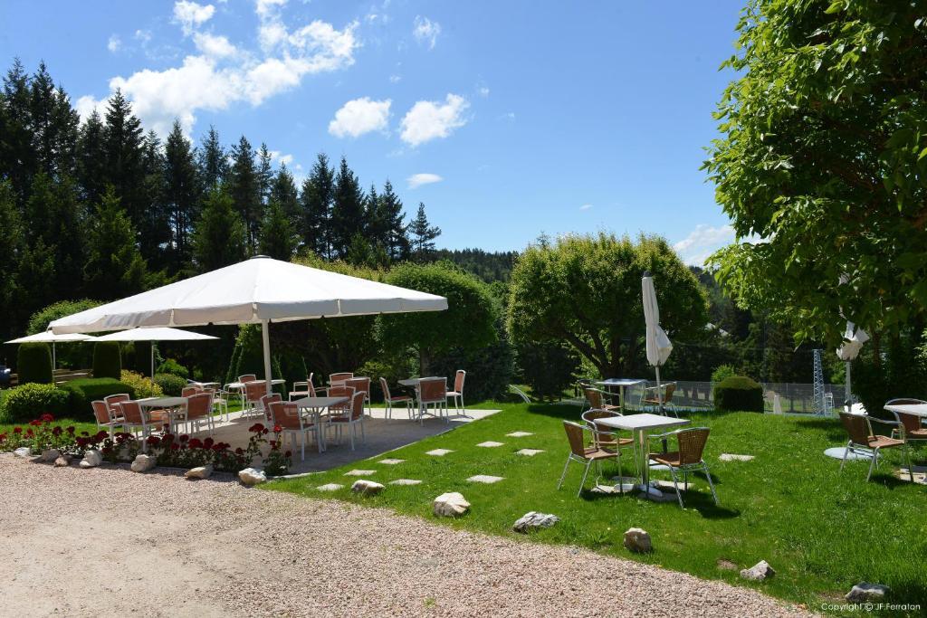 Logis Hotel Beau Site Loubaresse  Exteriör bild