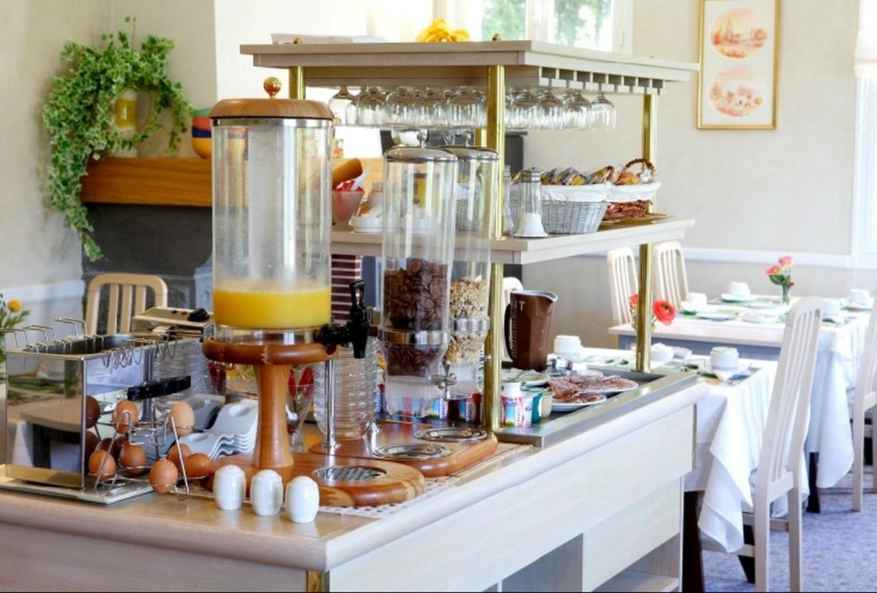 Logis Hotel Beau Site Loubaresse  Rum bild